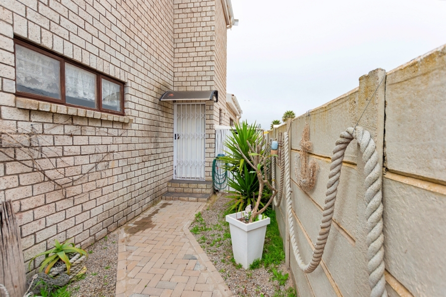5 Bedroom Property for Sale in Britannia Bay Western Cape